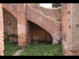 06814 ostia - regio i - insula ix - caseggiato (i,ix,2) - raum 1 - bereich unter der treppe (10) - bli ri sueden - 09-2022.jpg